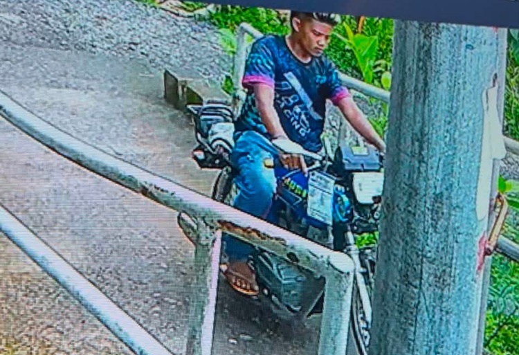アクランで子供をはねたバイク運転手を特定