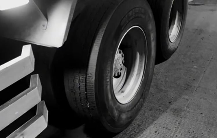 SONA帰りの警官、トラック事故で命を落とす