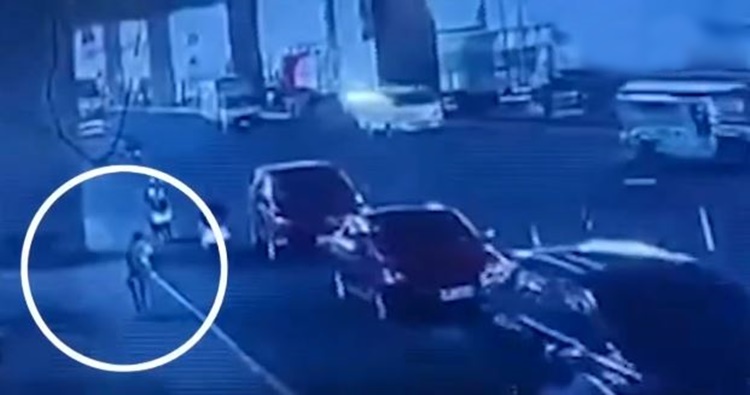 マニラで高齢女性がジープに轢かれ死亡
