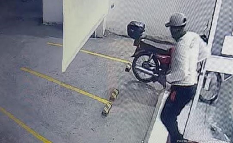 客を装った強盗、ラグナのコンビニ襲撃