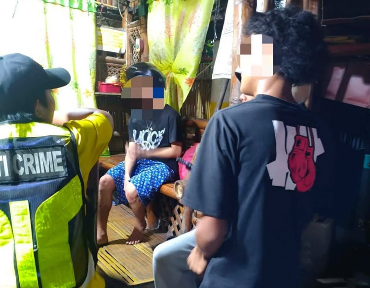 オンライン友人に会う途中、少年襲撃される