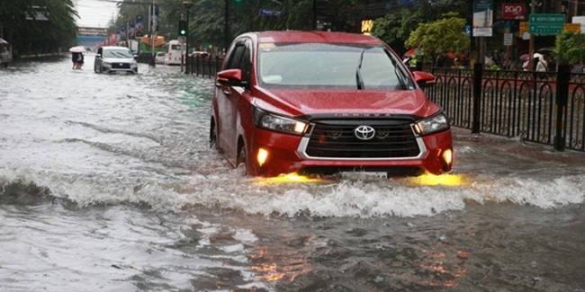 車の水害対策　命を守るための実践ガイド