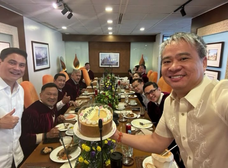 ビリャヌエバ議員、誕生日ランチで団結アピール