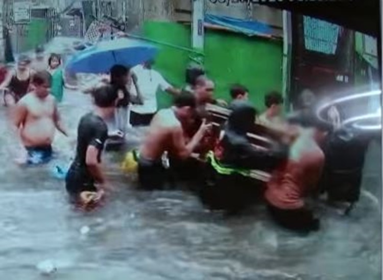 カローカン市の洪水で父親心臓発作死
