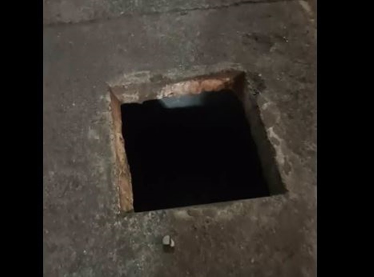Manhole2