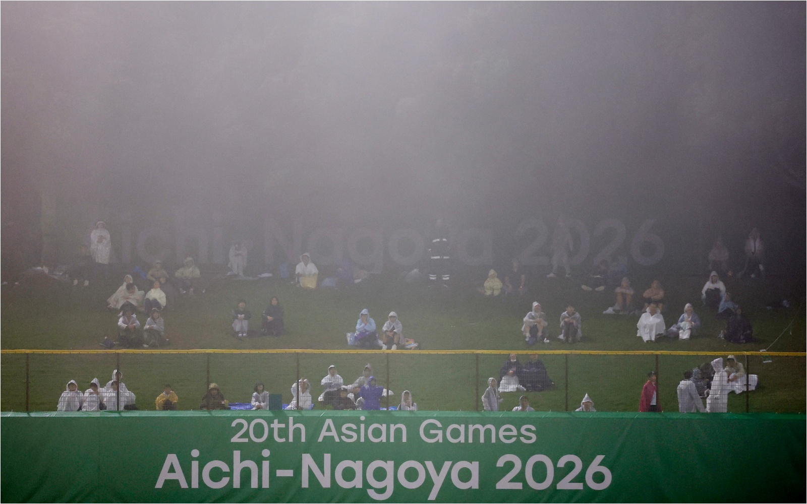 雨に泣くエアラ初戦、無観客デビュー