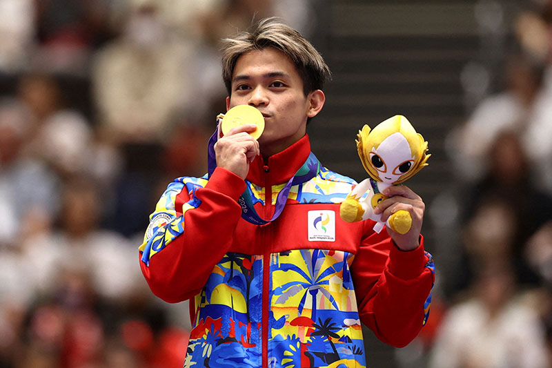 カルロス・ユロ、批判者に無反応を貫く