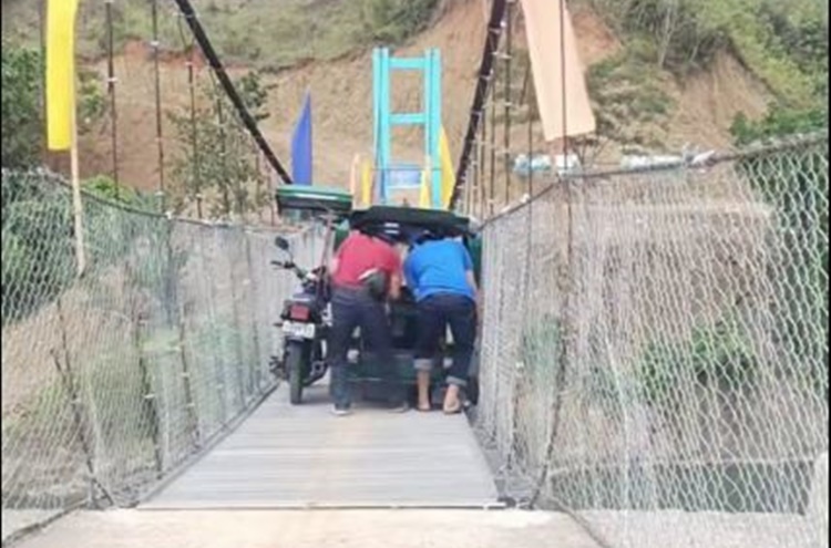 Footbridge crop
