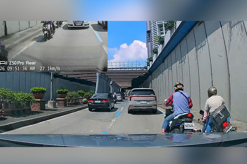 ダッシュカムが捉えたバイク事故、逃走劇