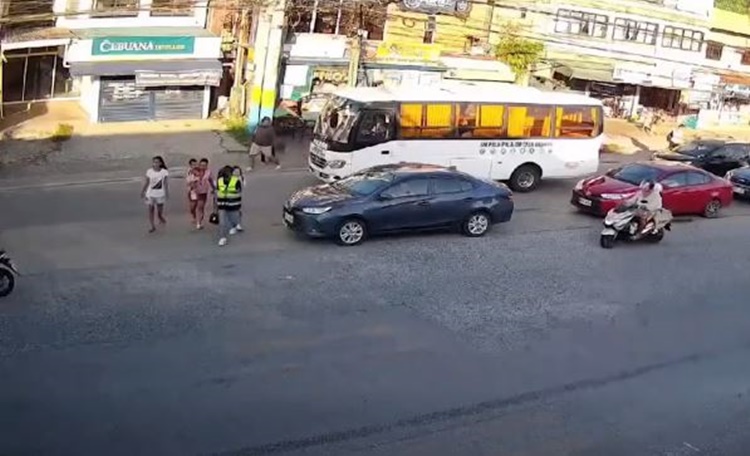 学生支援中のバランガイ警備員、バイク衝突で負傷