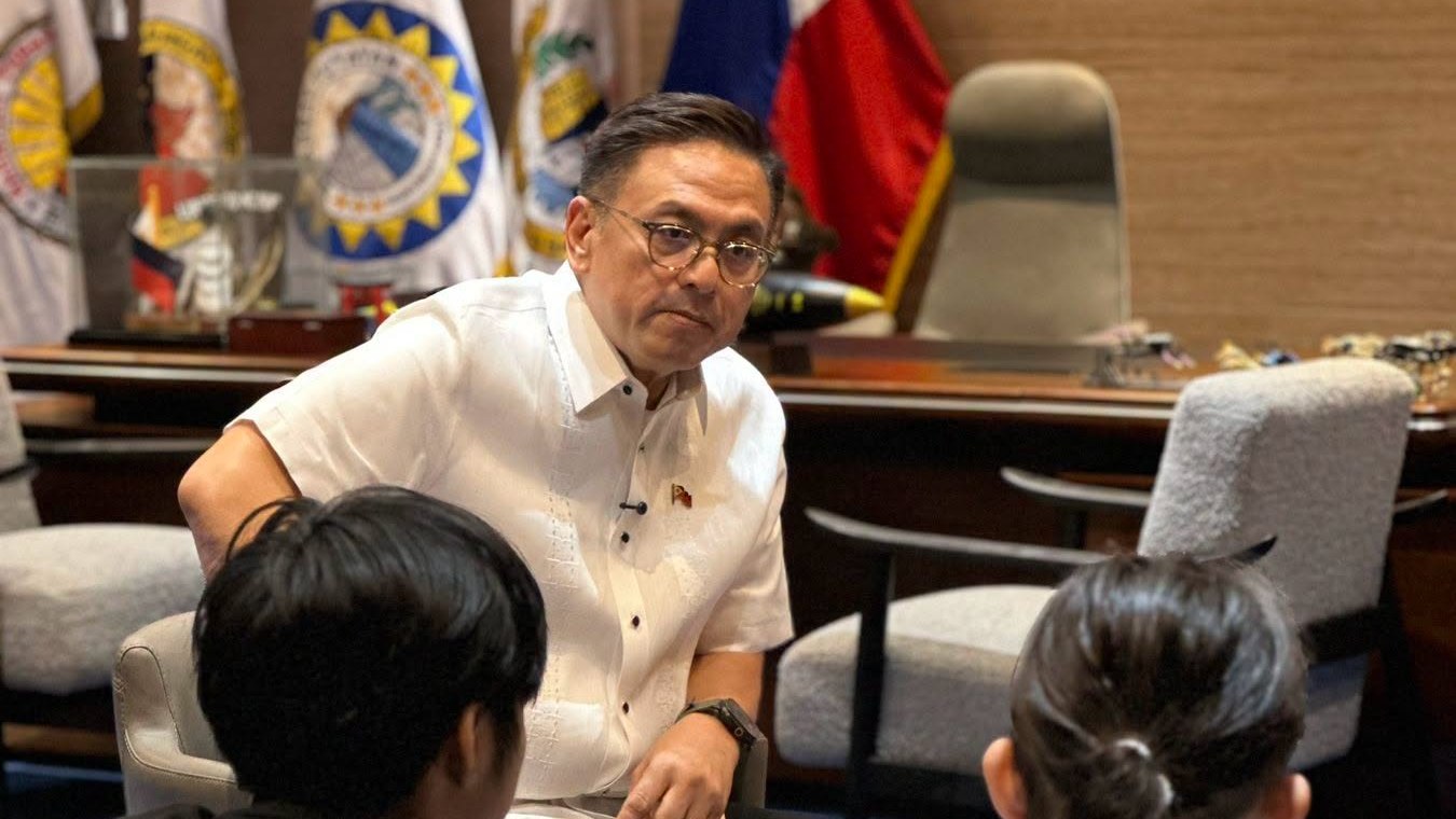 Muntinlupa mayor biazon vloggers footbridge